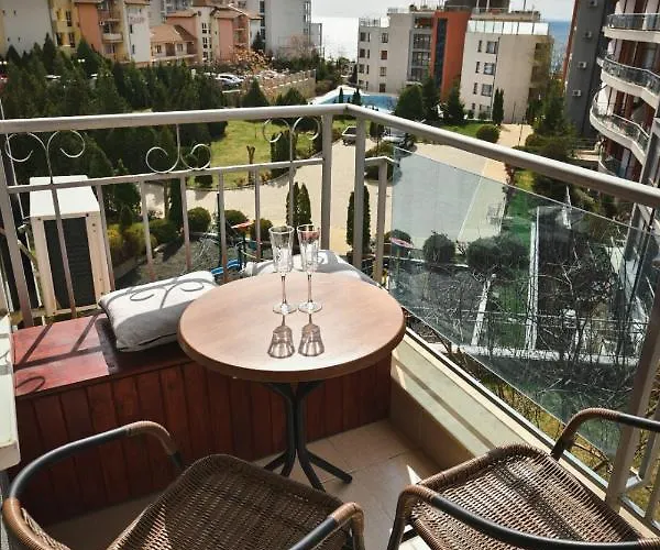 Sunwave Saint Apartment *